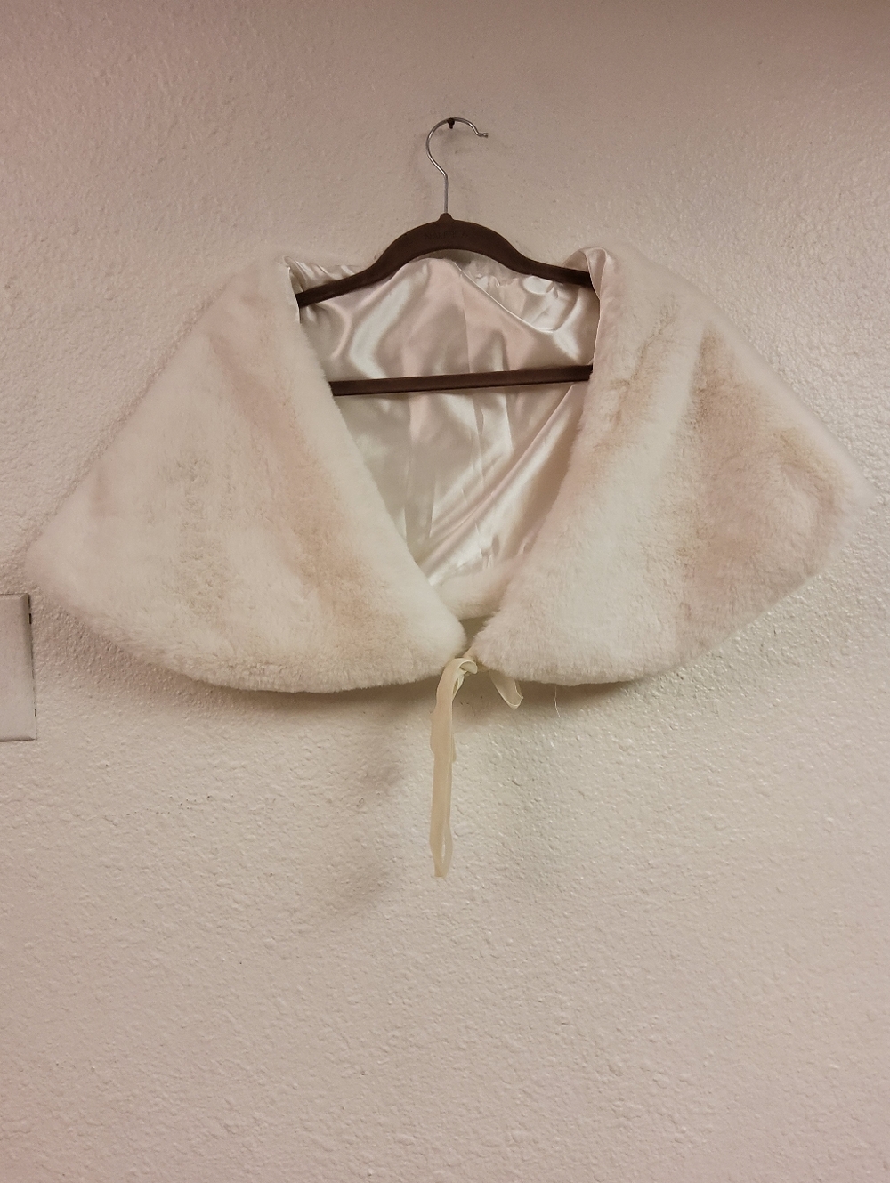 Vintage Cream Faux Fur Bridal Shawl Collar Capelet